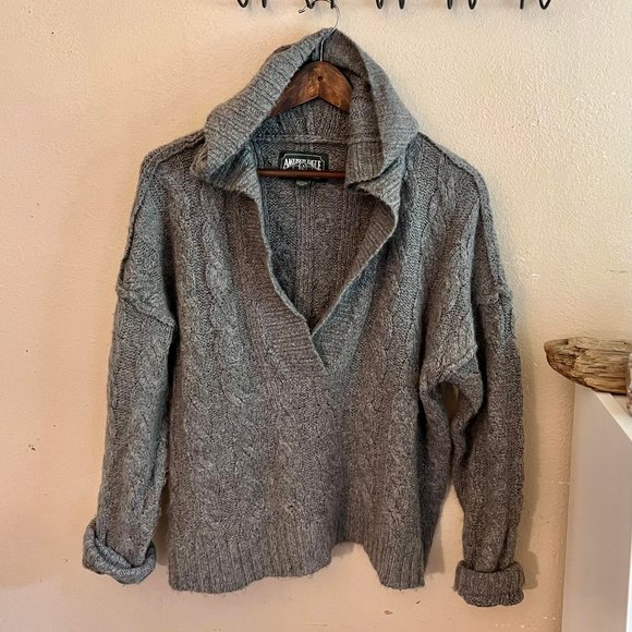 American Eagle Outfitters Sweaters - EUC Vintage looking hooded sweater
